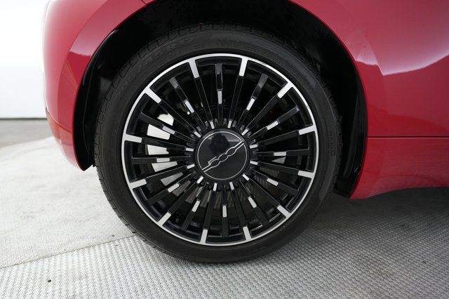 2024 Fiat 500e — photo 17 of 20