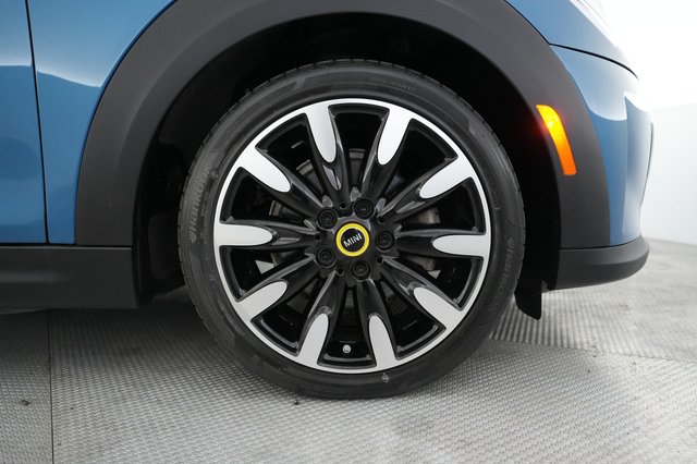 2024 MINI Cooper SE — photo 16 of 23