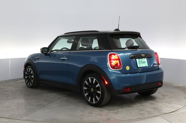 2024 MINI Cooper SE — photo 13 of 23