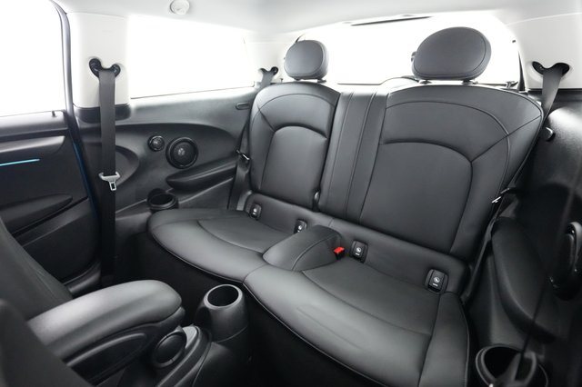 2024 MINI Cooper SE — photo 4 of 23