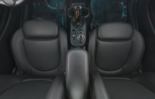 2024 MINI Cooper SE — photo 22 of 23