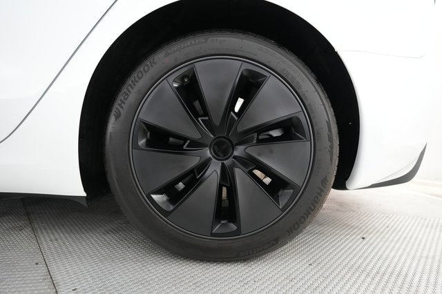 2025 Tesla Model 3 — photo 16 of 21