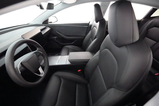 2025 Tesla Model 3 — photo 3 of 21