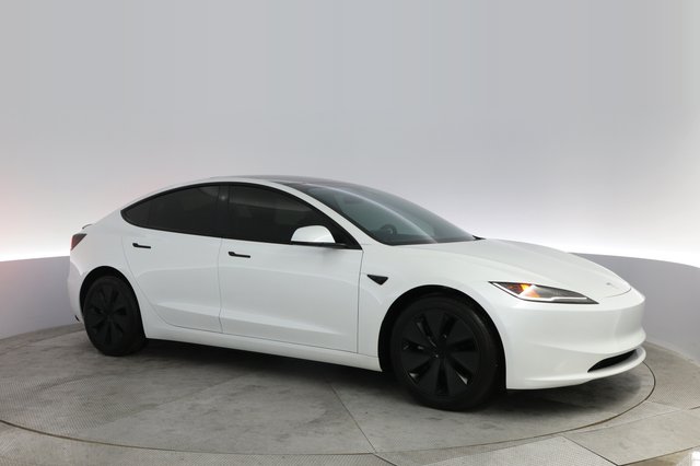 2025 Tesla Model 3 — photo 11 of 21