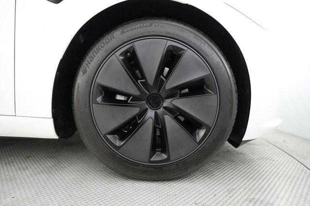 2025 Tesla Model 3 — photo 15 of 21