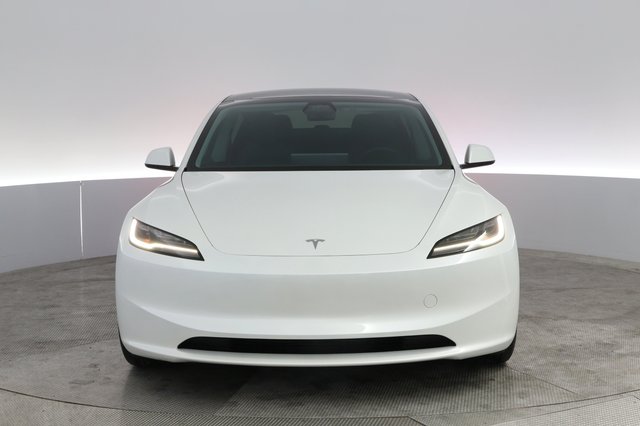 2025 Tesla Model 3 — photo 9 of 21