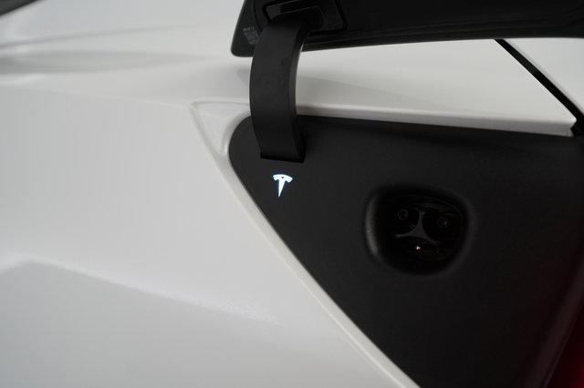 2025 Tesla Model 3 — photo 8 of 21