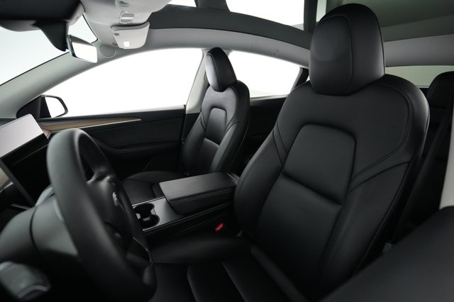 2025 Tesla Model Y — photo 3 of 21