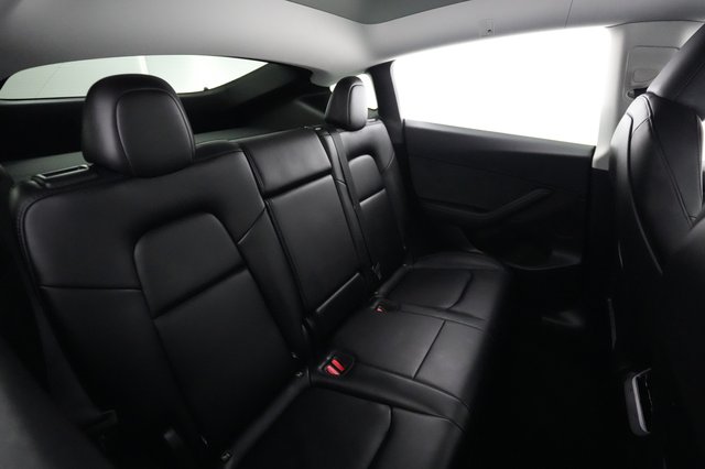 2025 Tesla Model Y — photo 4 of 21
