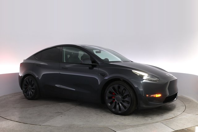 2025 Tesla Model Y — photo 11 of 21