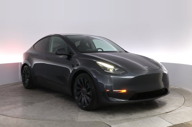 2025 Tesla Model Y — photo 10 of 21
