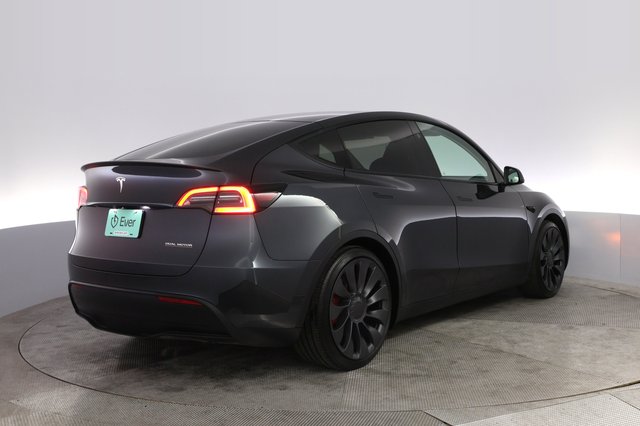 2025 Tesla Model Y — photo 2 of 21