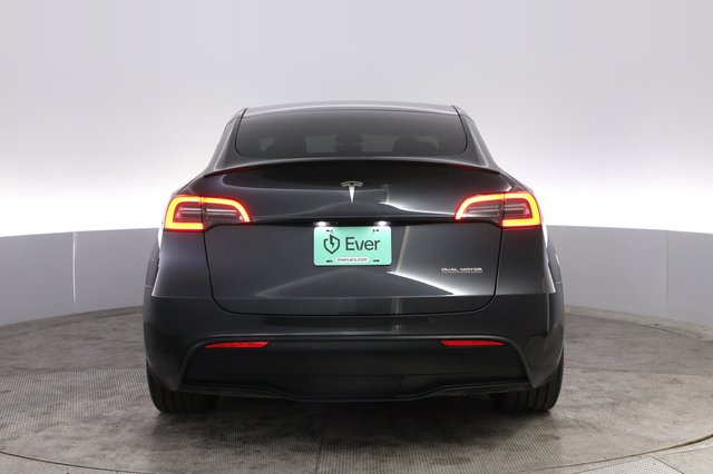 2025 Tesla Model Y — photo 12 of 21