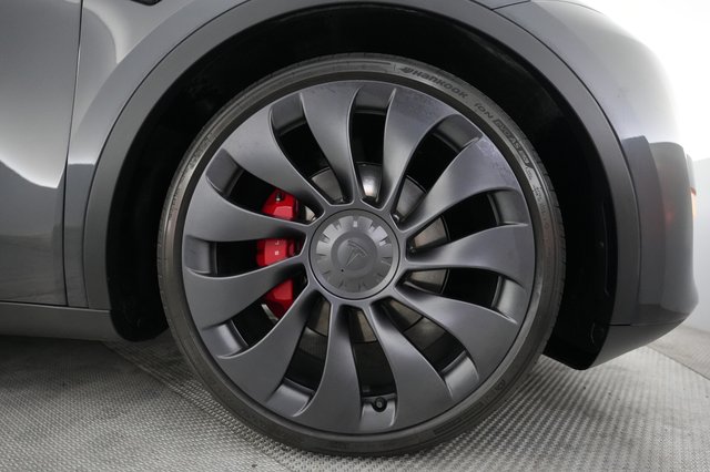 2025 Tesla Model Y — photo 7 of 21