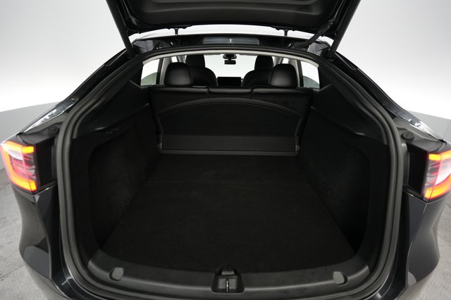 2025 Tesla Model Y — photo 6 of 21
