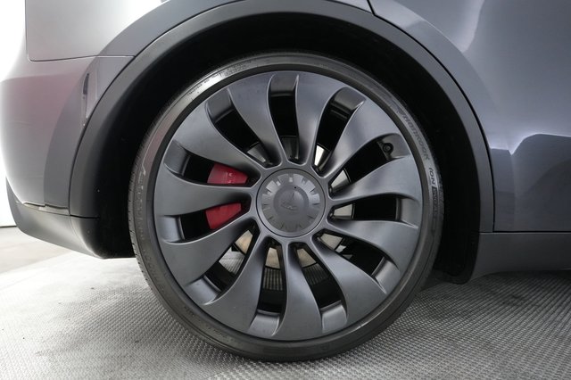 2025 Tesla Model Y — photo 15 of 21