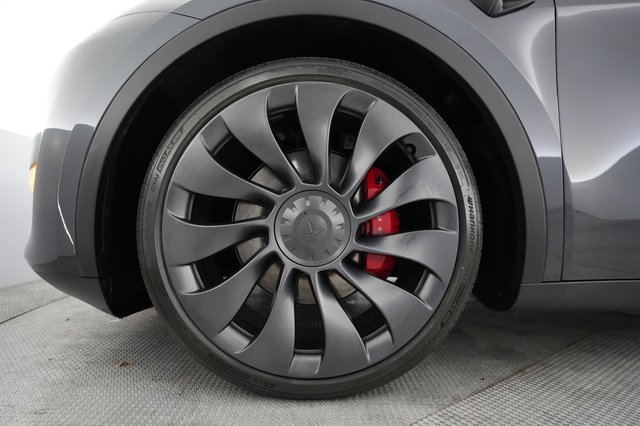 2025 Tesla Model Y — photo 17 of 21