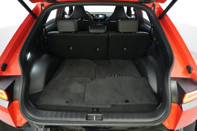 2025 Hyundai IONIQ 5 — photo 6 of 21