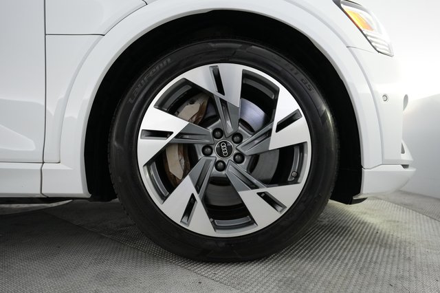 2022 Audi e-tron — photo 15 of 21