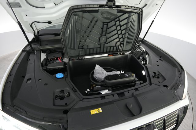 2022 Audi e-tron — photo 20 of 21