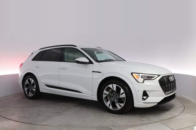 2022 Audi e-tron — photo 11 of 21