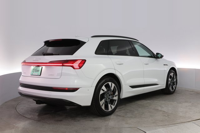 2022 Audi e-tron — photo 2 of 21