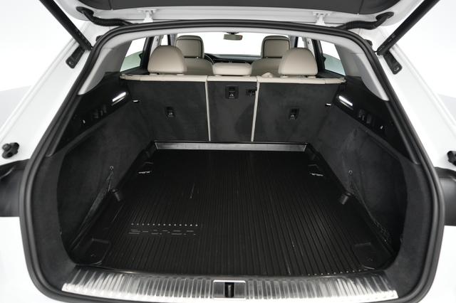 2022 Audi e-tron — photo 6 of 21