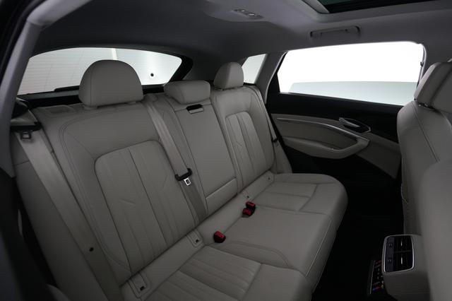2022 Audi e-tron — photo 4 of 21