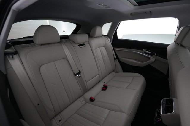 2022 Audi e-tron — photo 4 of 21