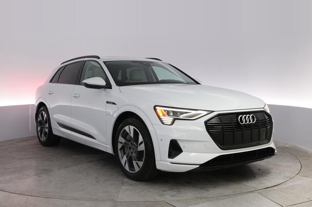2022 Audi e-tron — photo 10 of 21