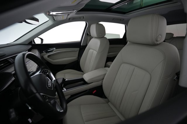 2022 Audi e-tron — photo 3 of 21