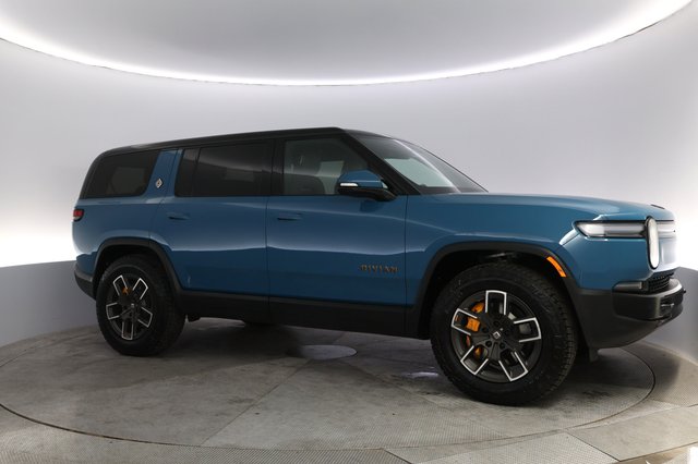 2025 Rivian R1S — photo 11 of 21