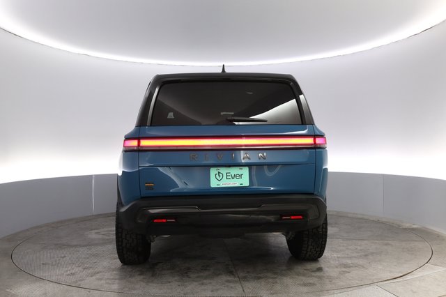 2025 Rivian R1S — photo 12 of 21