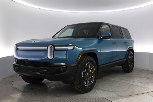 2025 Rivian R1S — VIN 7PDSGCBP0SN060102