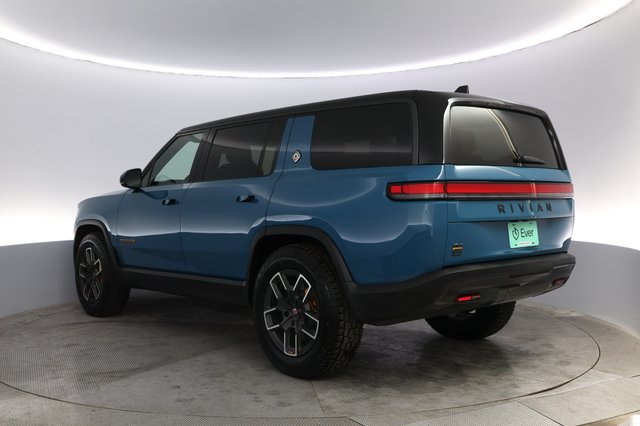 2025 Rivian R1S — photo 13 of 21