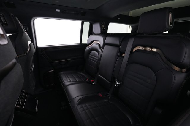 2025 Rivian R1S — photo 18 of 21