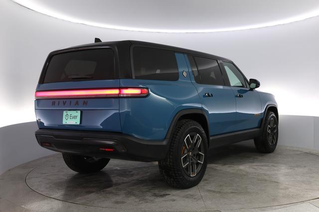 2025 Rivian R1S — photo 2 of 21