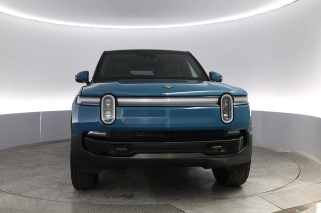 2025 Rivian R1S — photo 9 of 21