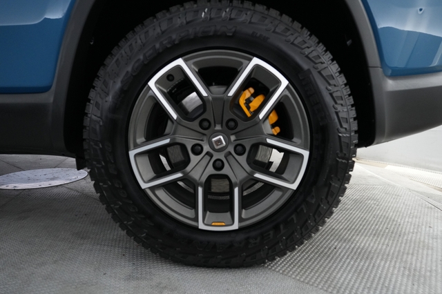 2025 Rivian R1S