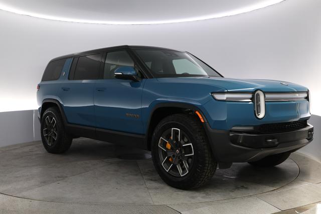 2025 Rivian R1S — photo 10 of 21
