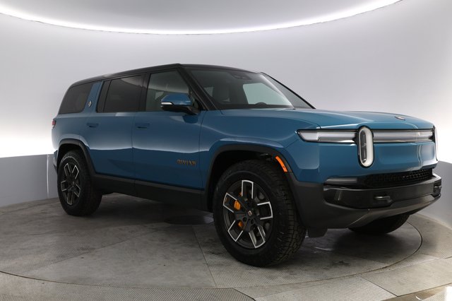 2025 Rivian R1S — photo 10 of 21