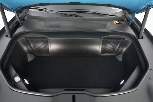 2025 Rivian R1S