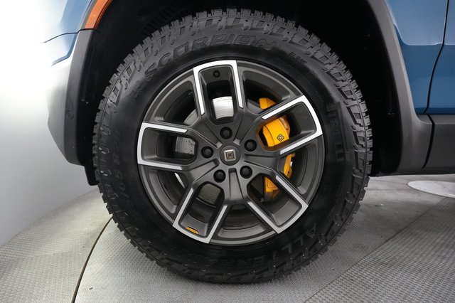 2025 Rivian R1S — photo 15 of 21