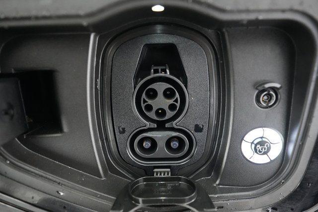 2022 Ford F-150 Lightning — photo 8 of 15
