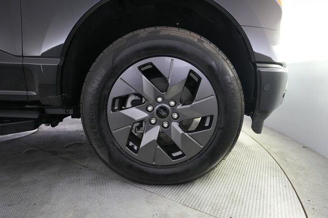 2022 Ford F-150 Lightning — photo 10 of 15