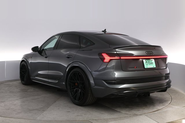 2022 Audi e-tron S Sportback — photo 13 of 25