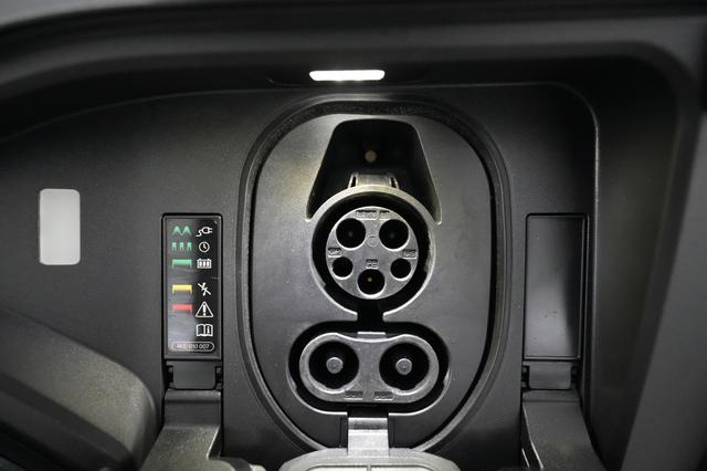 2022 Audi e-tron S Sportback — photo 8 of 25