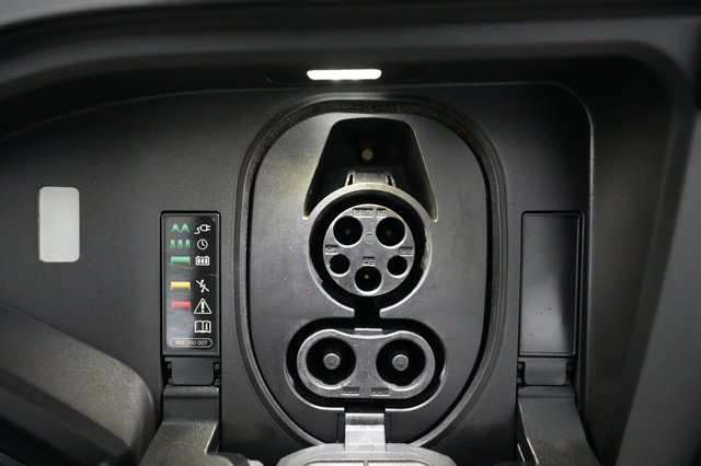2022 Audi e-tron S Sportback — photo 8 of 25