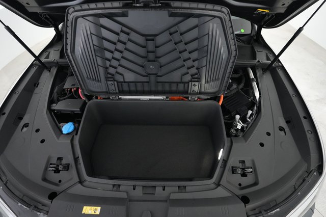 2022 Audi e-tron S Sportback — photo 20 of 25