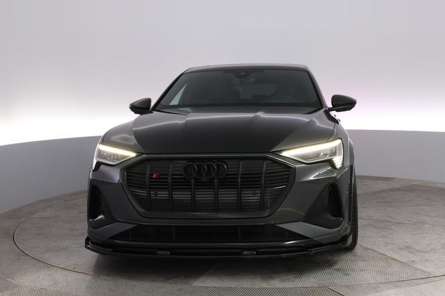 2022 Audi e-tron S Sportback — photo 9 of 25